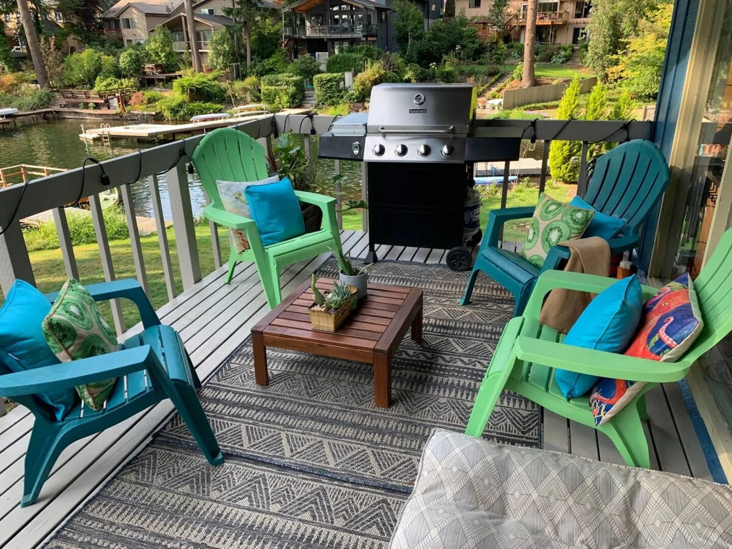 Waterfront Renovated Lakehouse 11